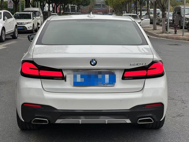BMW M8 2021 صورة سيارة #5