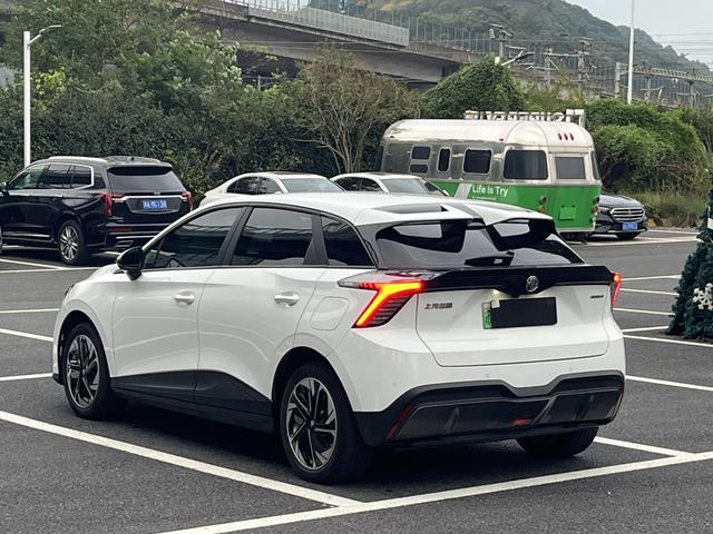 MG 4 EV 2023 car image #5