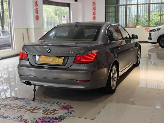 BMW X7 M60i 2010 car image #5