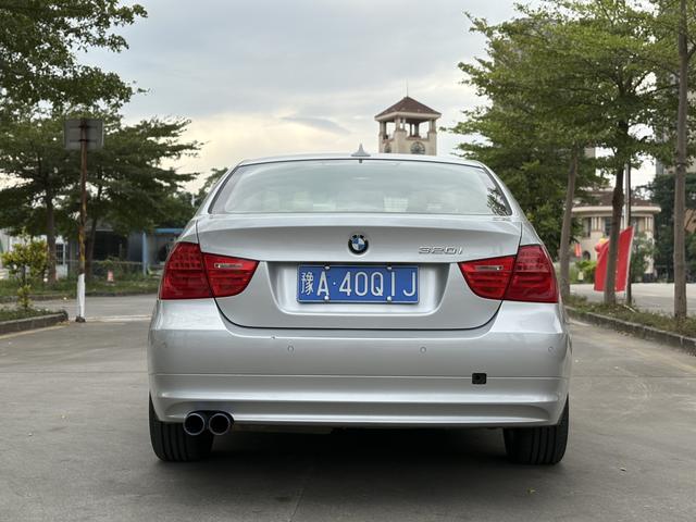 BMW i5 M60 2011 car image #5