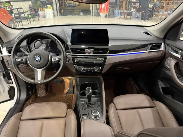 BMW X7 M60i 2021 immagine di auto #5