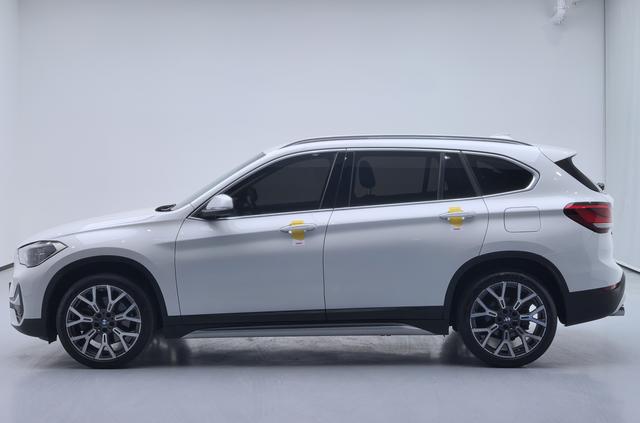 BMW M760Le 2021 #5 BMW M760Le 2021 car image #5