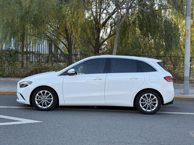 Mercedes-Benz B Class 2020 immagine di auto #5