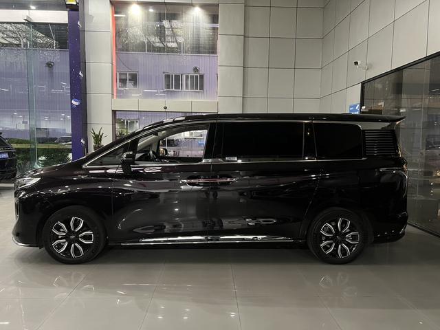 HongQi HQ9 2023 #5 HongQi HQ9 2023 car image #5