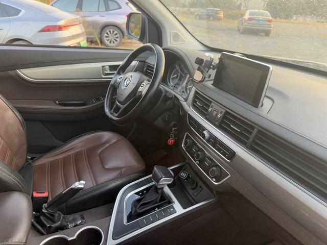 Forthing JOYEAR X6 2017 #5 Forthing JOYEAR X6 2017 car image #5