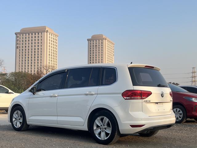 Volkswagen Touran 2016 #5 Volkswagen Touran 2016 car image #5