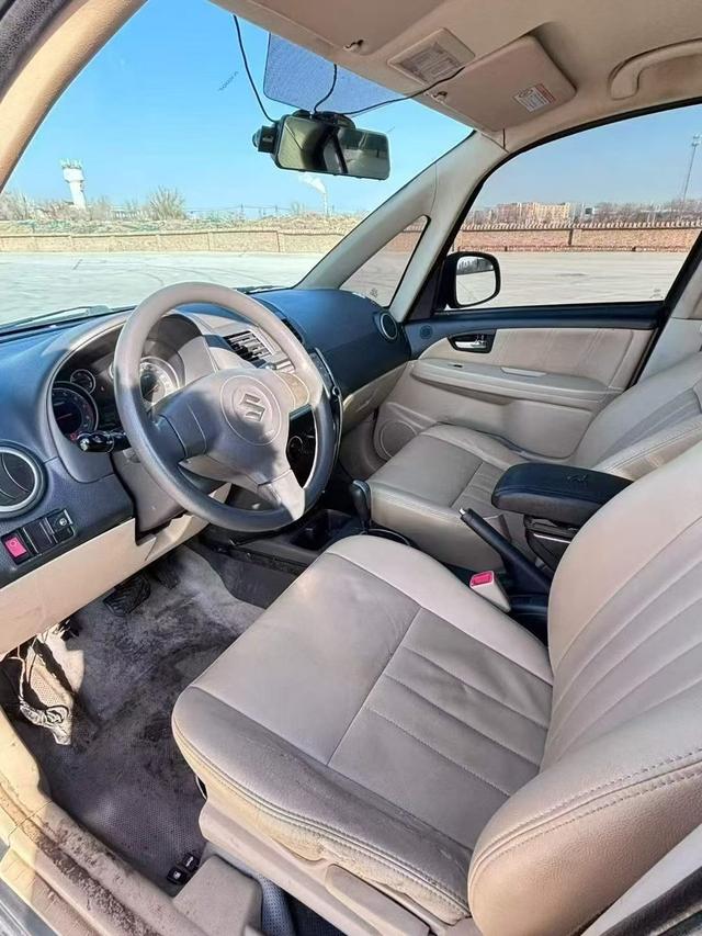 Suzuki SX4 Sedan 2013 imagem de carro #5