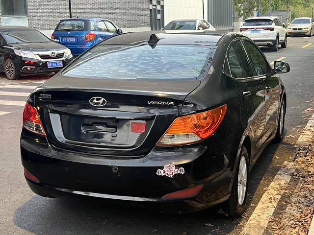 Hyundai Reina 2010 car image #5