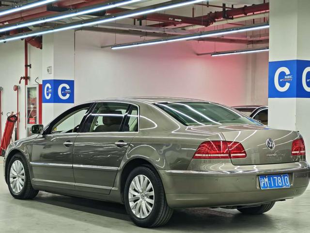 Volkswagen Pheaton 2011 immagine di auto #5