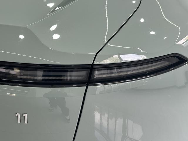 Avatr 11 2023 car image #5