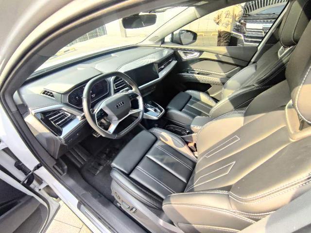 Audi Q4 e-tron 2024 صورة سيارة #5