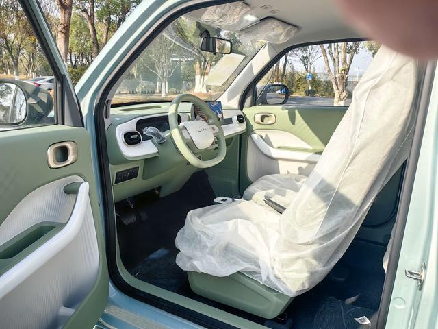 Livan 2025 car image #5