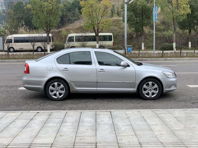 Skoda Octavia 2011 car image #5