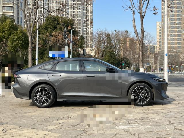 Changan UNI-V iDD 2024 car image #5