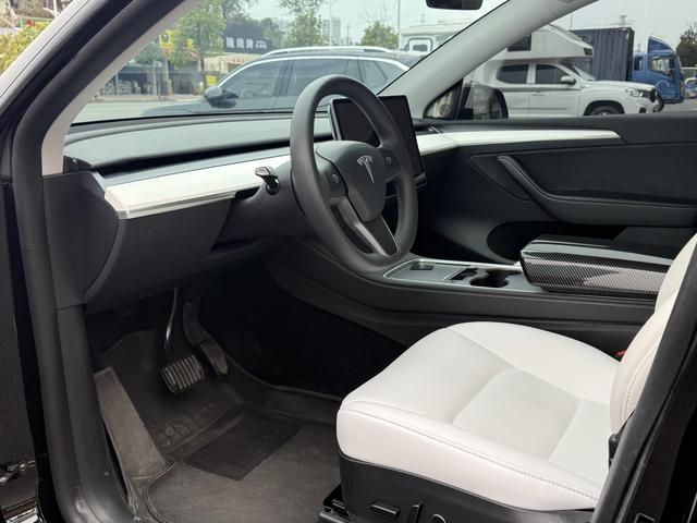 Tesla Model Y 2022 car image #5