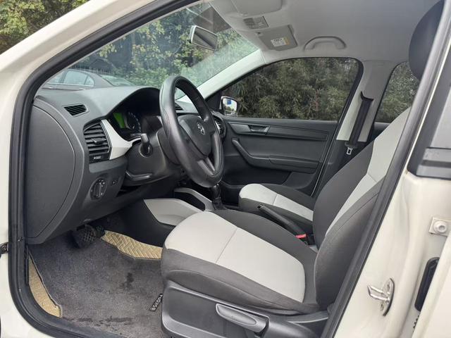 Skoda Fabia 2015 car image #5