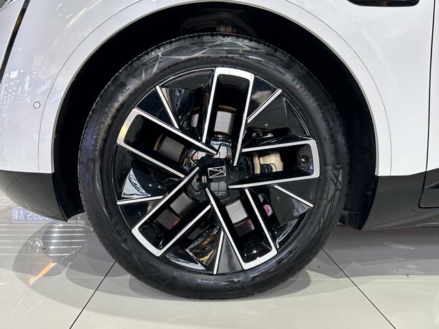 Avatr 11 2023 car image #5