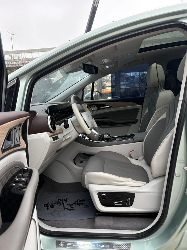 Forthing Yacht 2022 car image #5