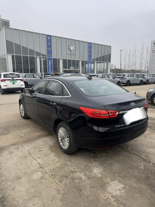 Ford Escort 2015 изображение автомобиля #5