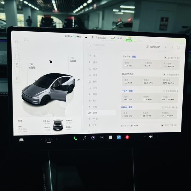 Tesla Model Y 2025 #5 Tesla Model Y 2025 car image #5