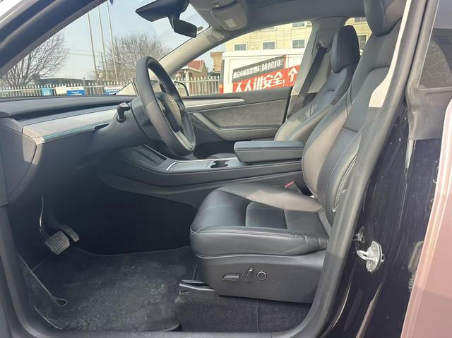 Tesla Model Y 2023 car image #5