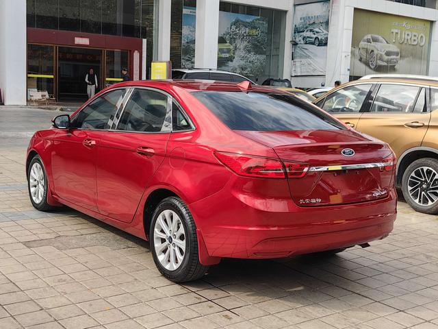 Ford Escort 2016 car image #5