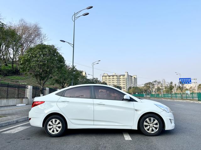 Hyundai Reina 2013 car image #5