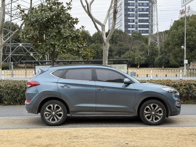 Hyundai Tucson 2015 immagine di auto #5