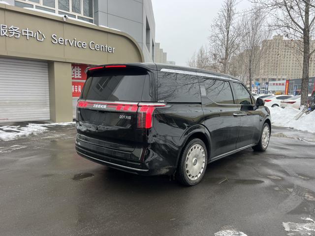 极氪 极氪009 2024 汽车图片 #5