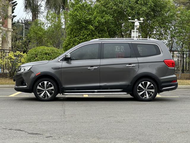 Forthing JOYEAR X6 2017 car image #5