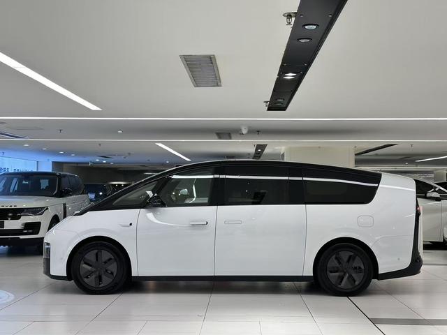 理想汽车 理想MEGA 2025 汽车图片 #5