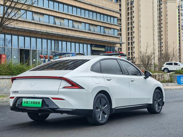 Wuling Starlight 2024 car image #5