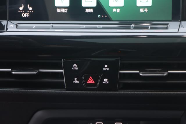 Volkswagen Golf 2023 car image #5
