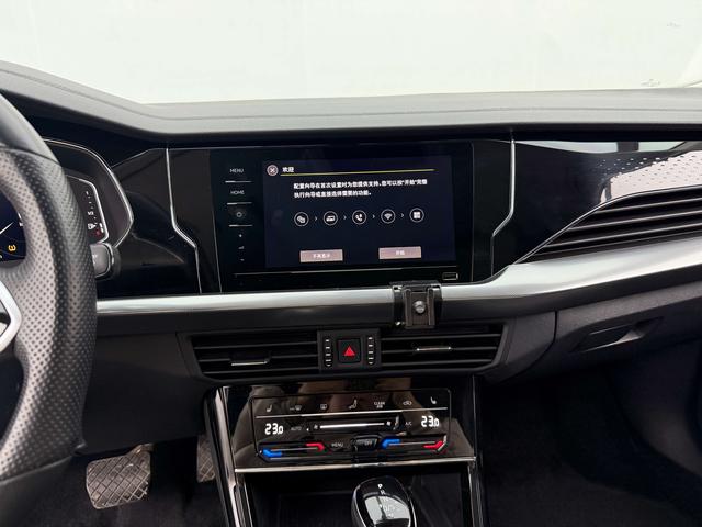 Volkswagen Passat 2023 car image #5
