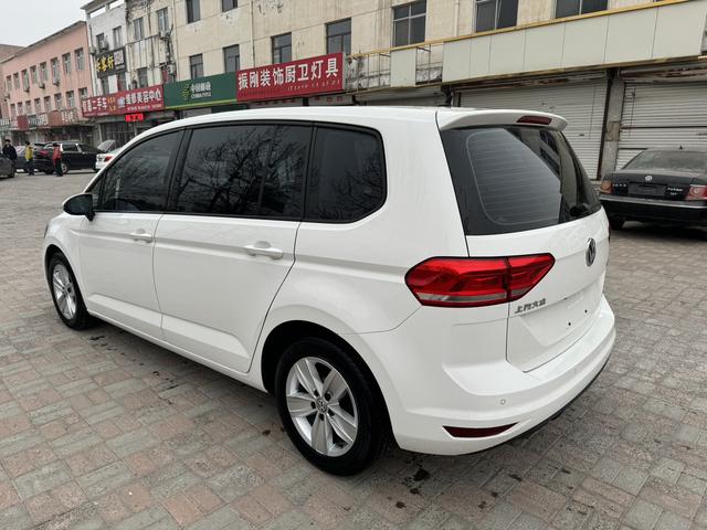 Volkswagen Touran 2017 immagine di auto #5