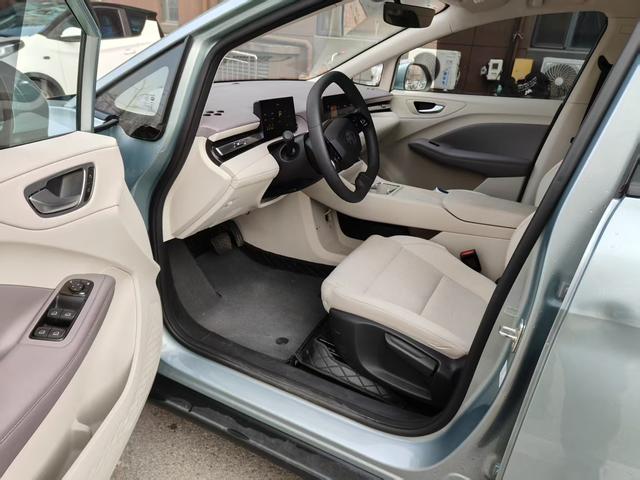 MG 4 EV 2025 immagine di auto #5