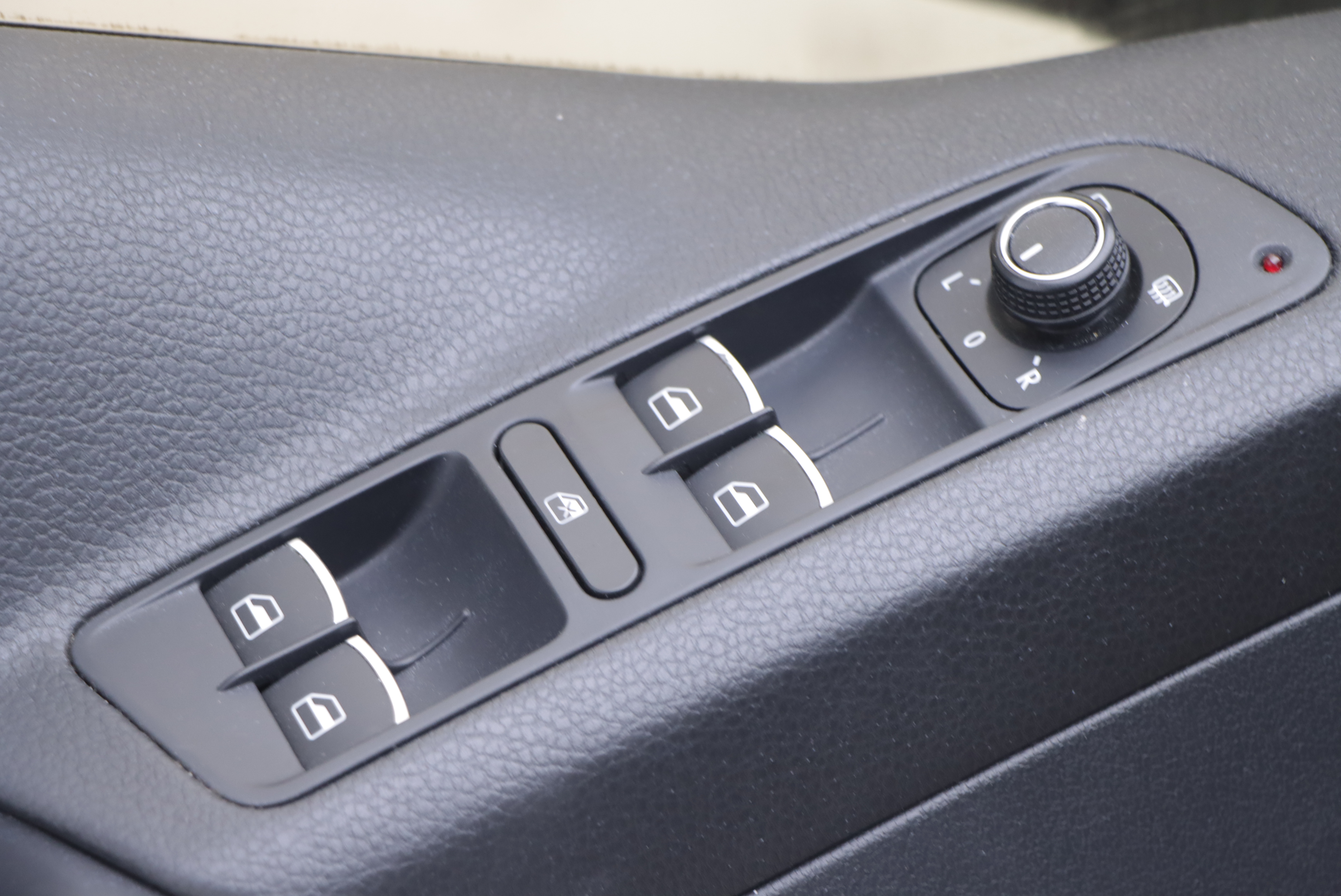 Volkswagen Tiguan 2016 car image #5