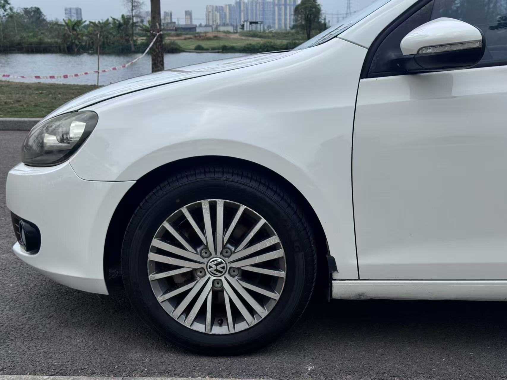 Volkswagen Golf 2013 car image #5