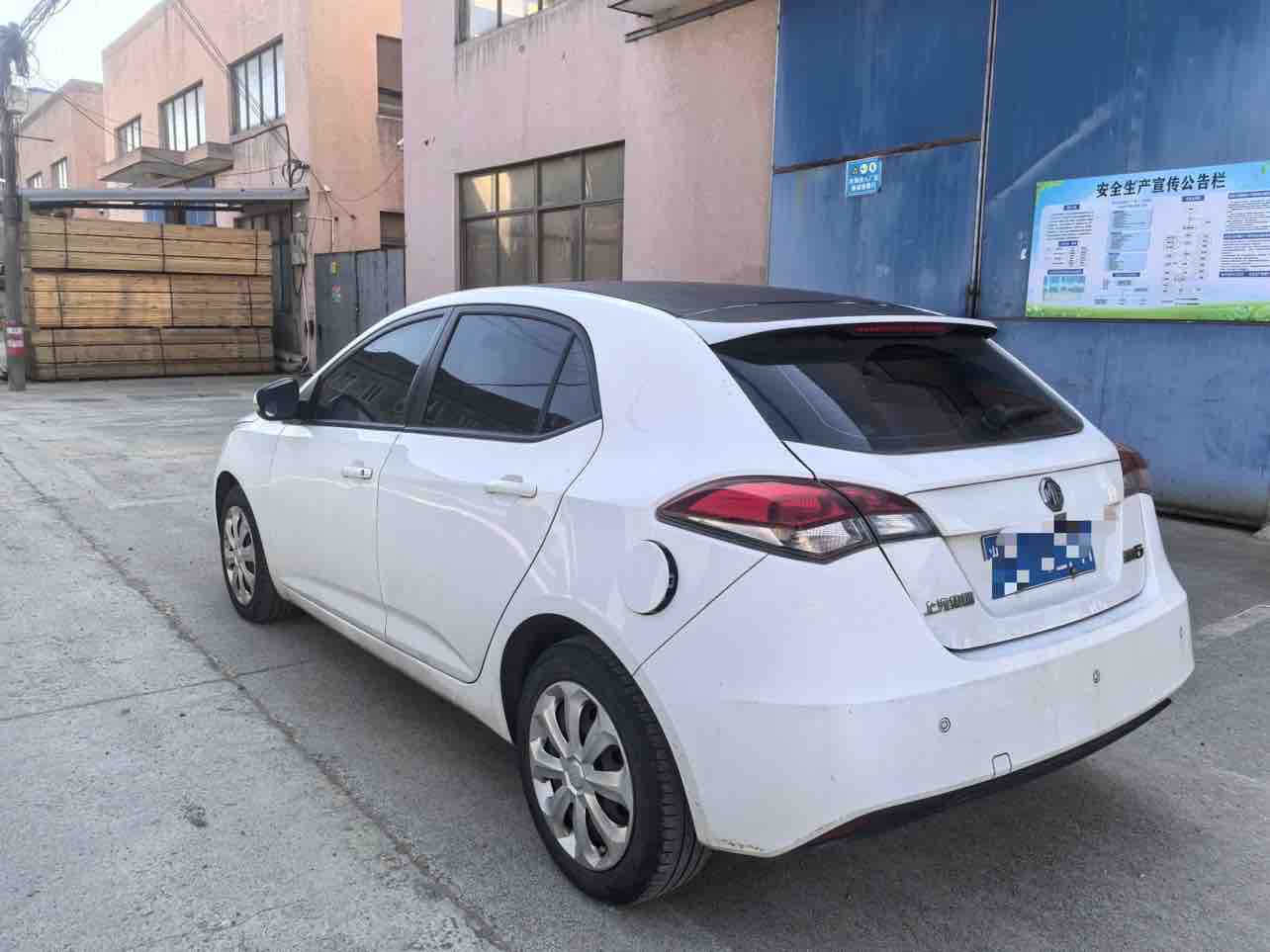 MG 5 2015 car image #5