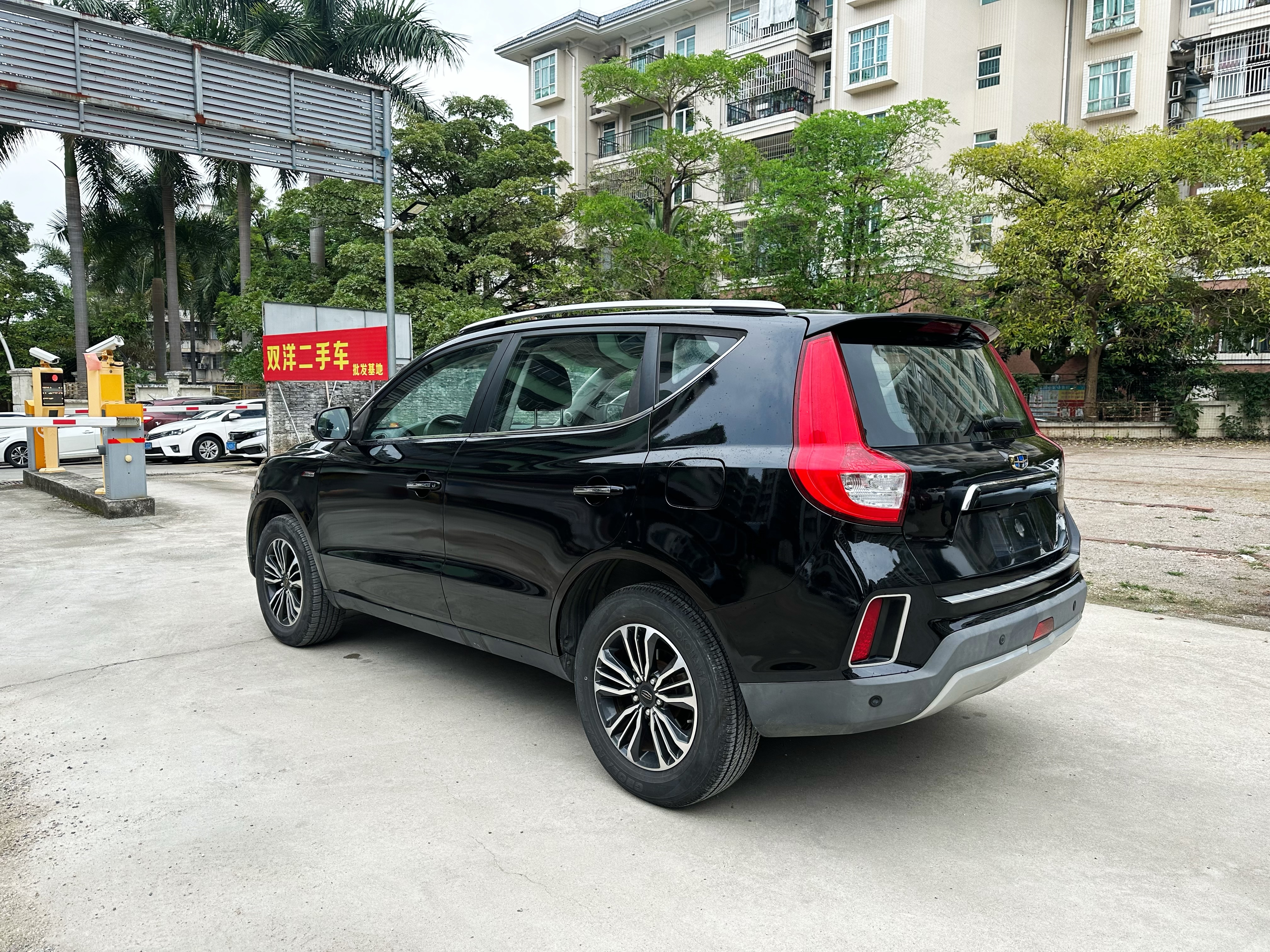 Emgrand GS 2017 car image #5