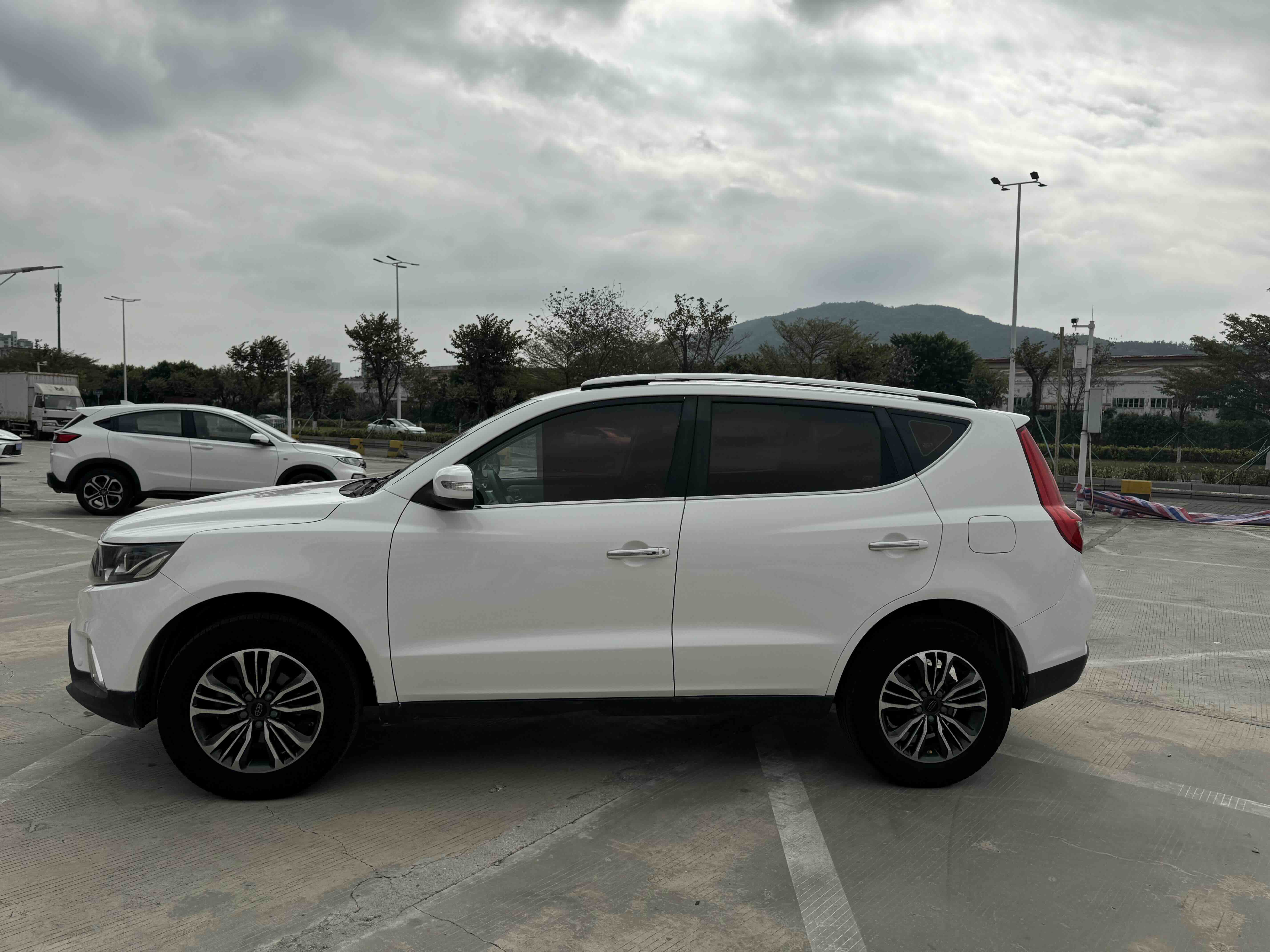 GEELY Emgrand GS 2017 immagine di auto #5