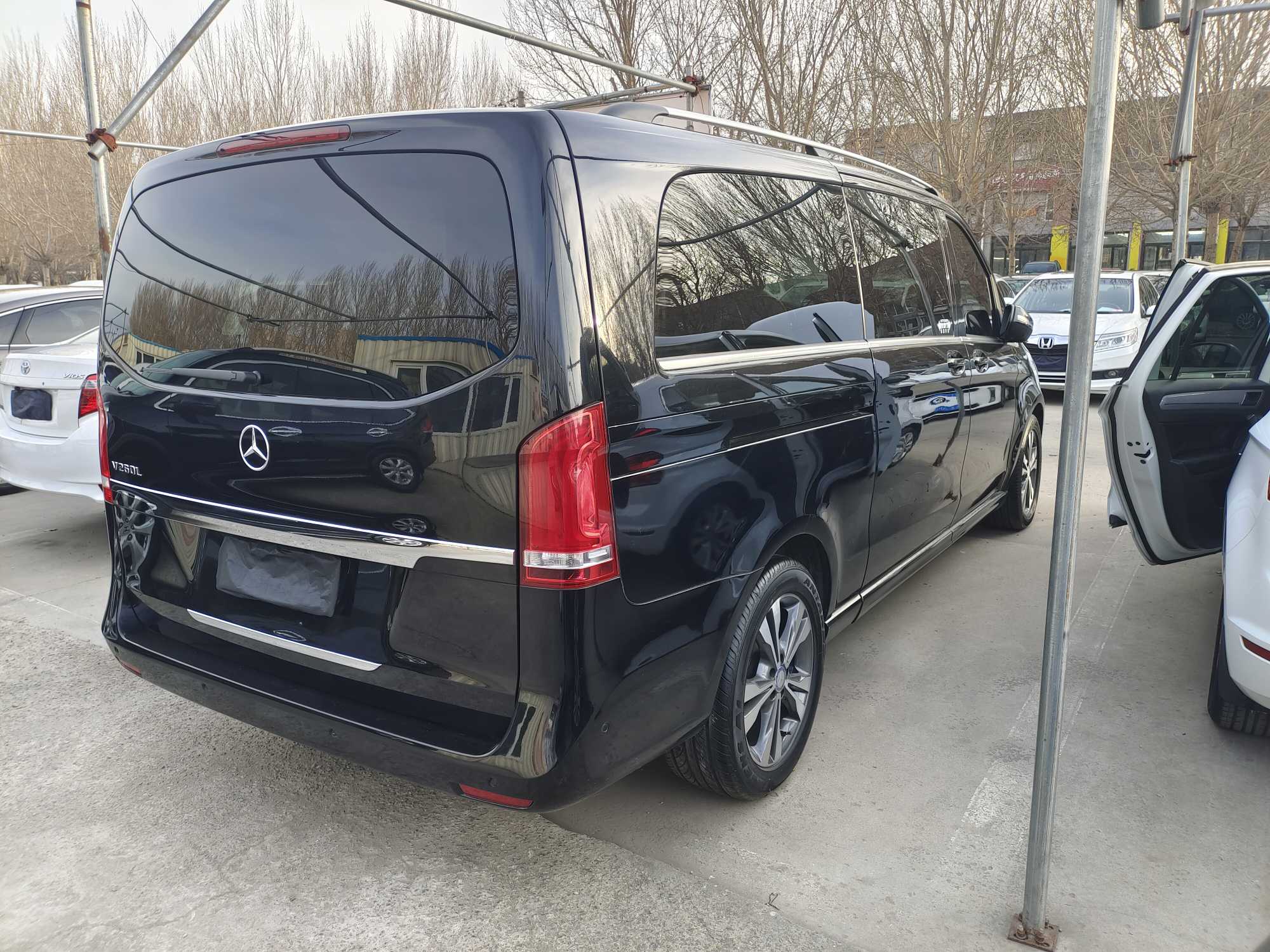 Mercedes-Benz V Class 2017 immagine di auto #5