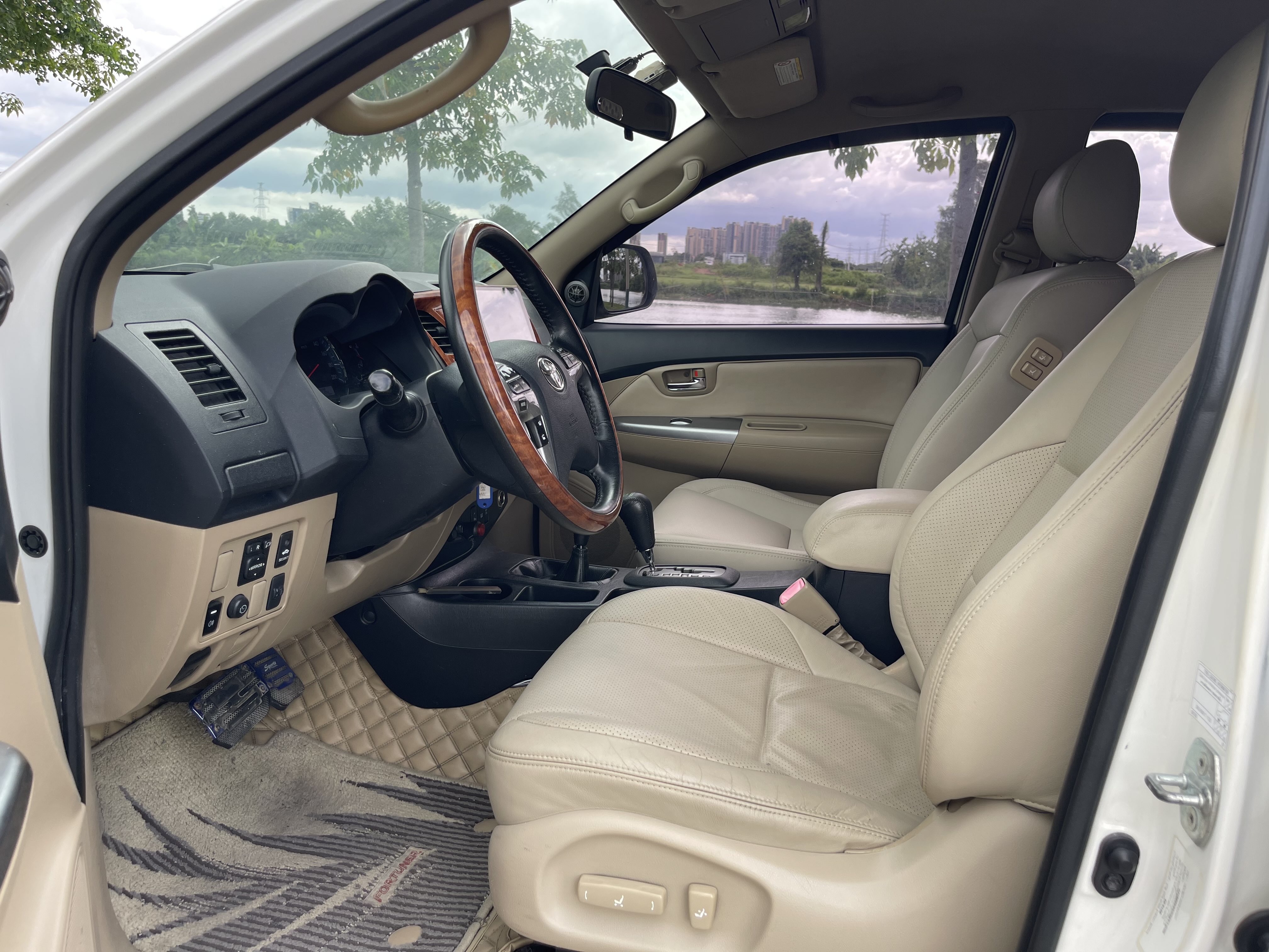 Toyota Fortuner 2015 immagine di auto #5