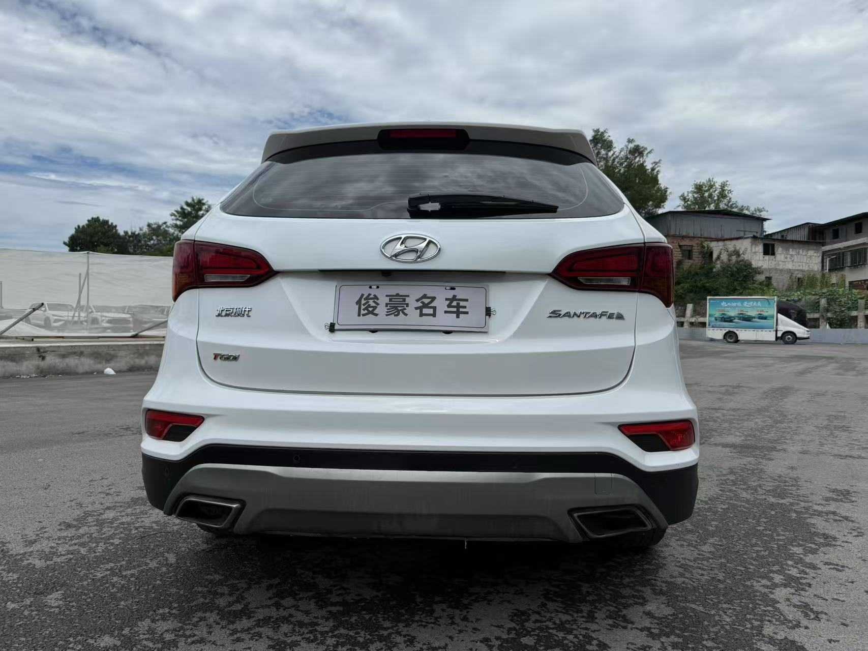 Hyundai Santa Fe 2018 car image #5