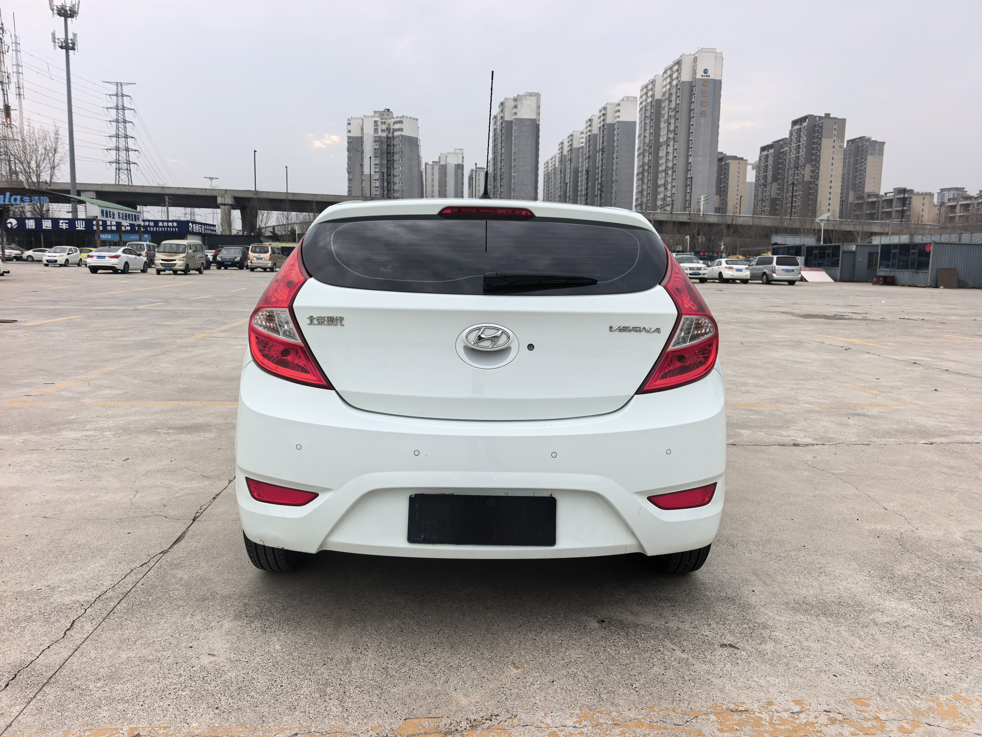 Hyundai Reina Hatchback 2017 immagine di auto #5