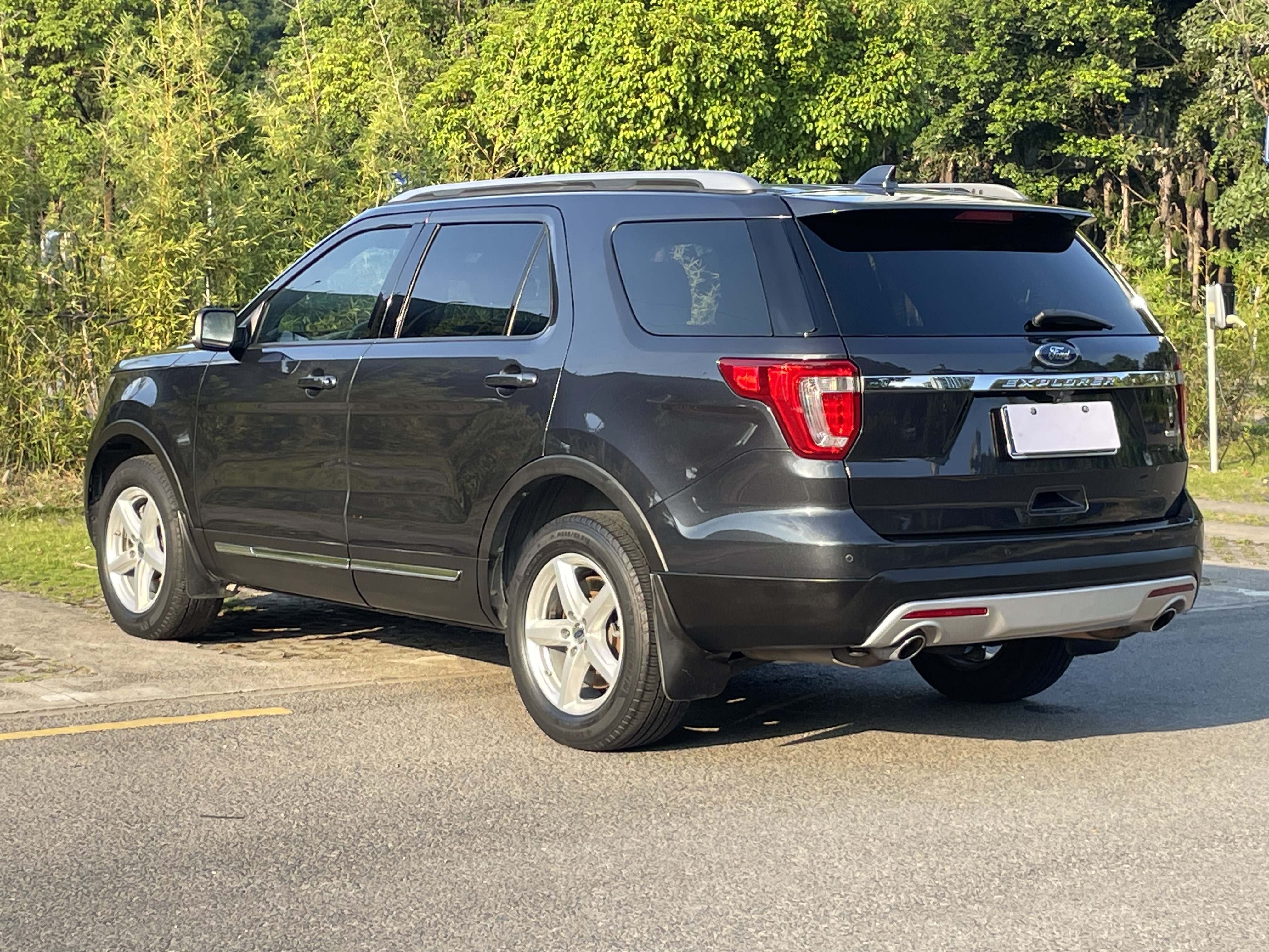 Ford Explorer (Imported) 2018 car image #5