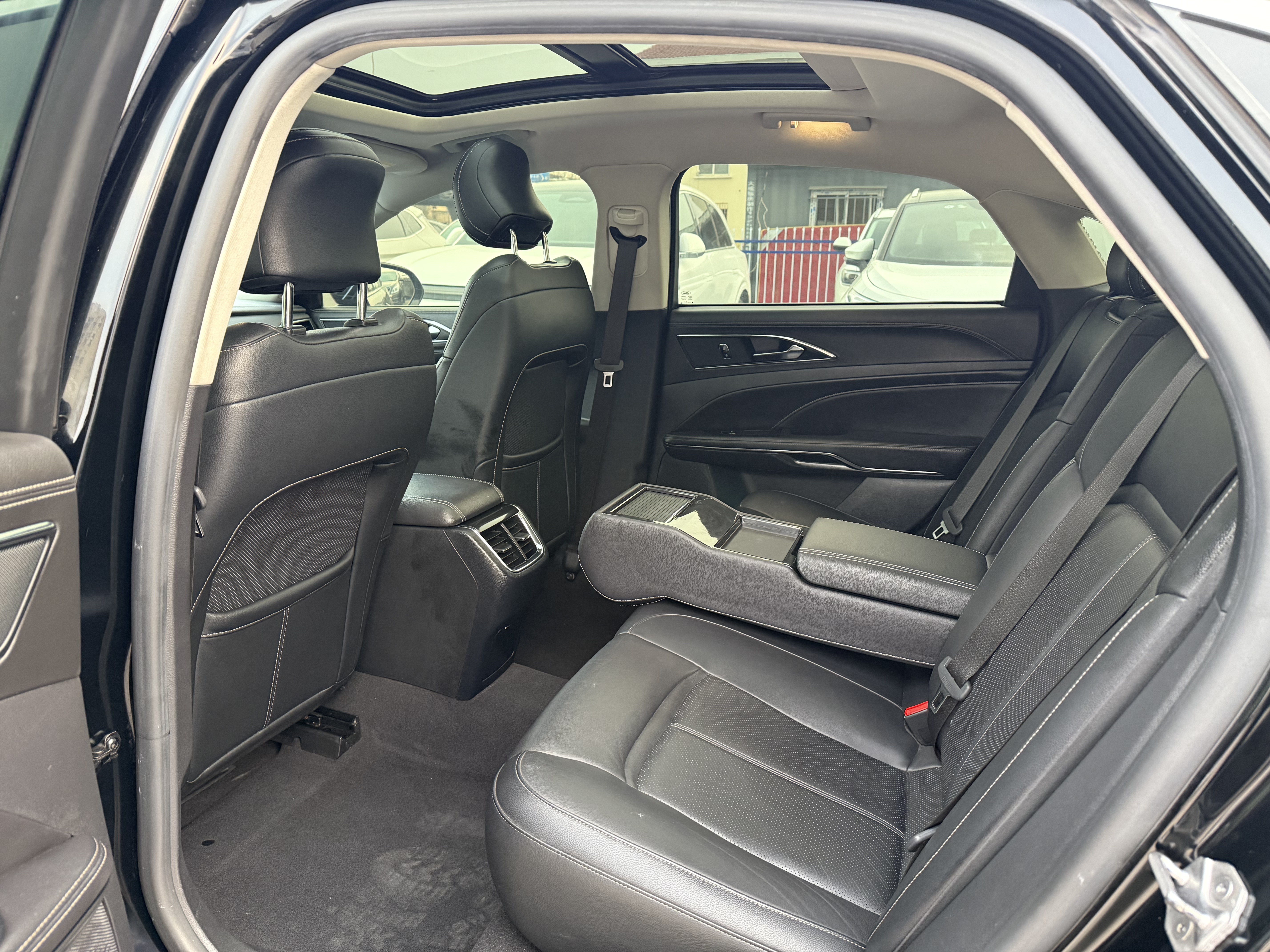 Ford Taurus 2016 car image #5