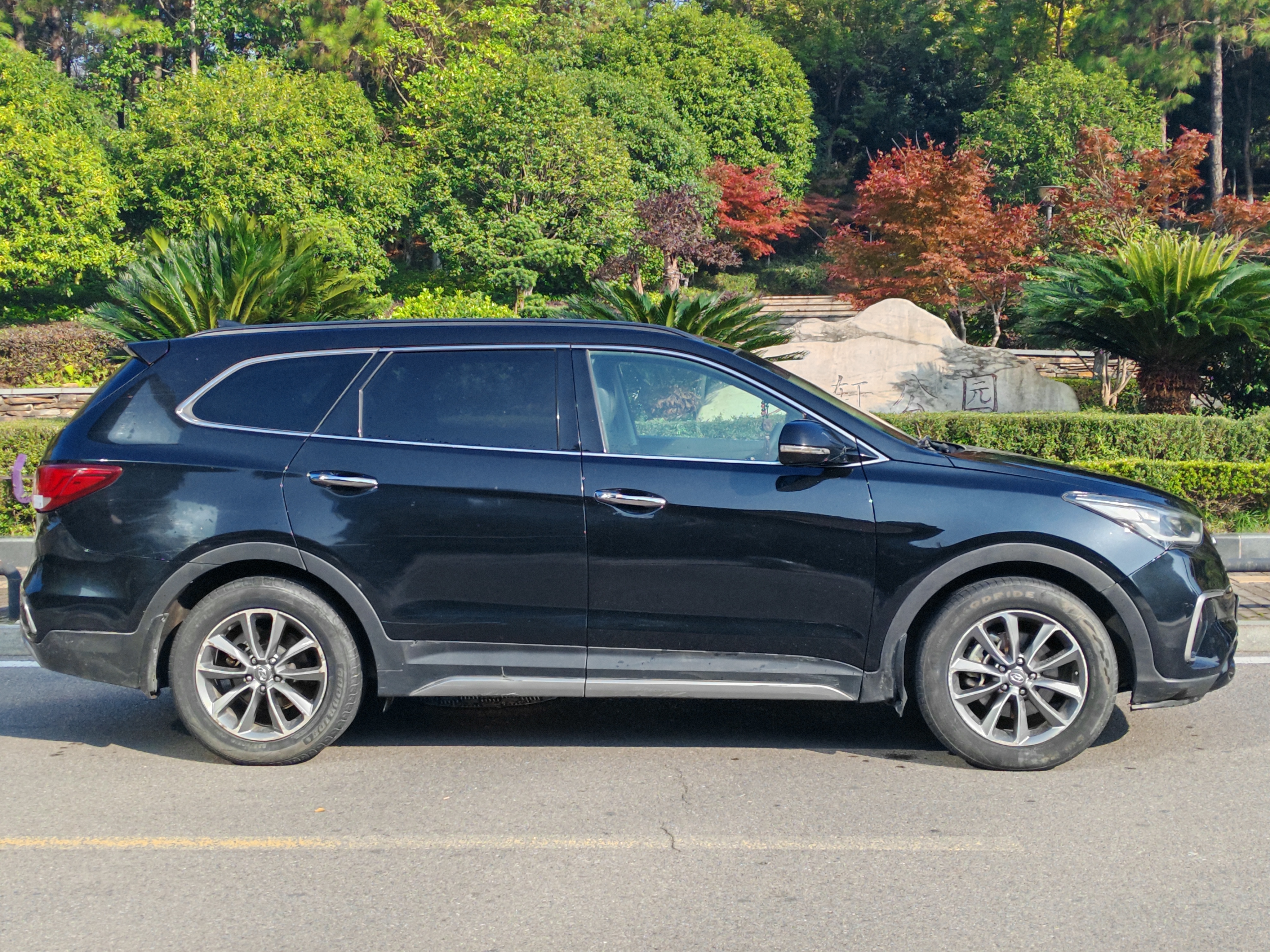Hyundai Grand Santa Fe 2017 car image #5
