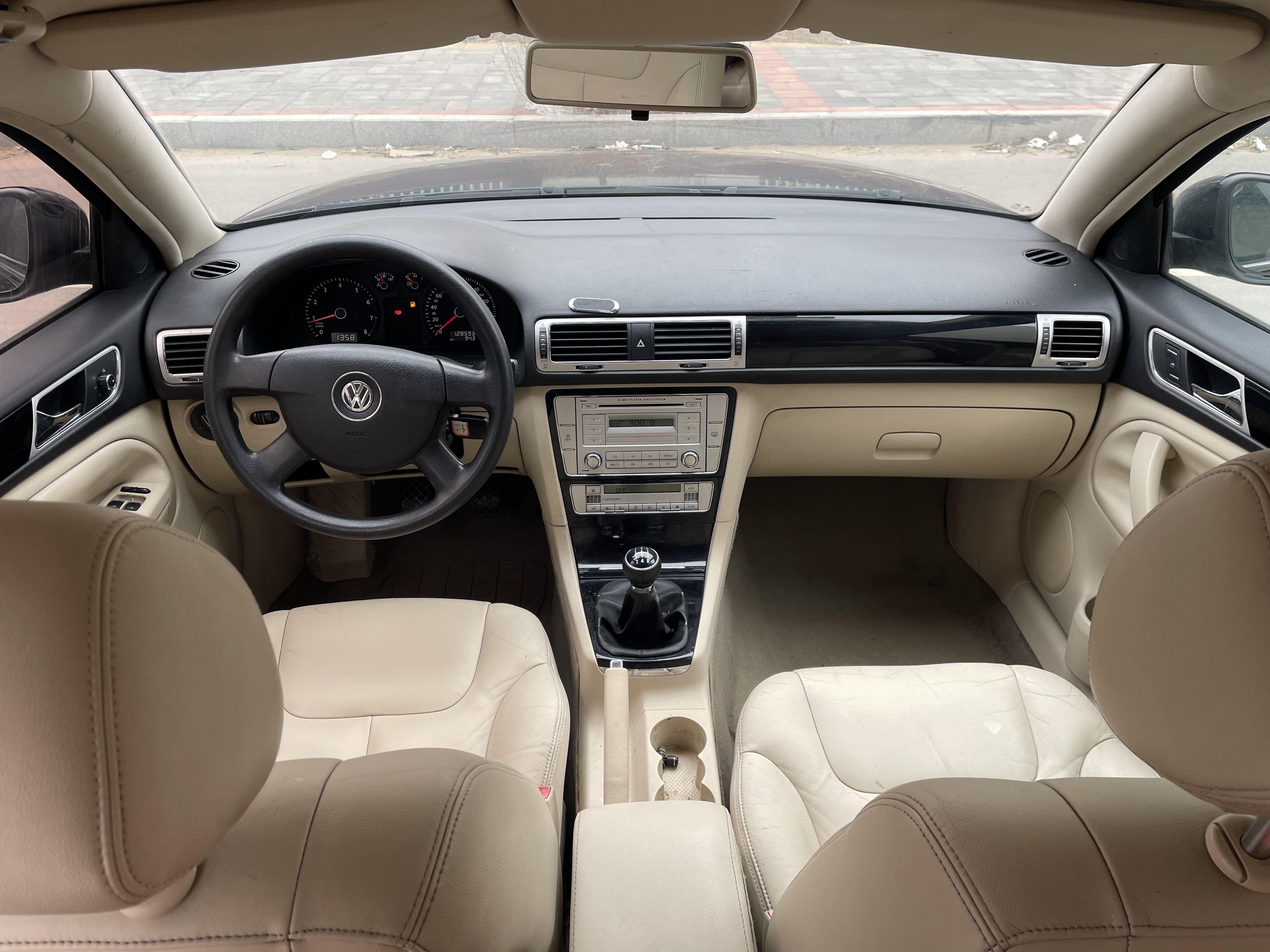 Volkswagen Passat Lingyu 2011 #5 Volkswagen Passat Lingyu 2011 car image #5