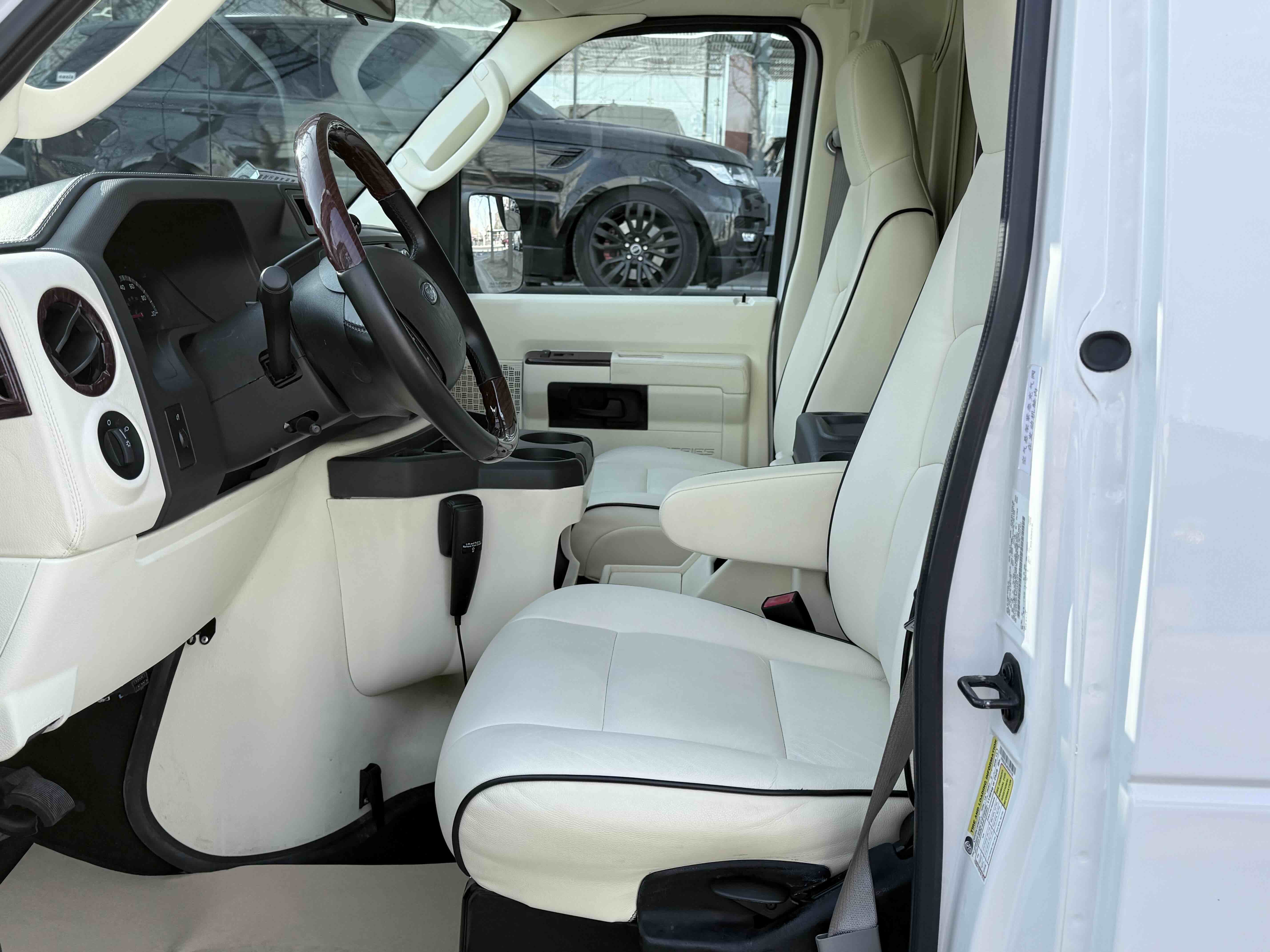 Ford E350 2015 #5 Ford E350 2015 car image #5